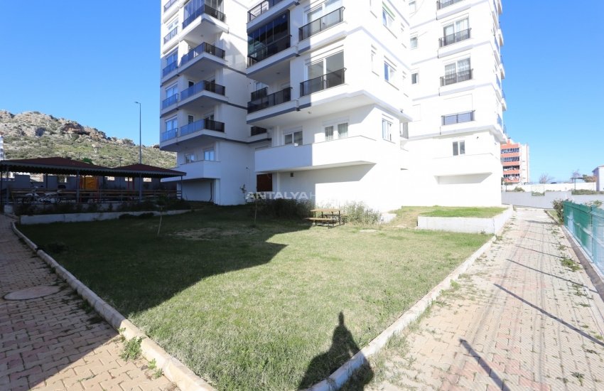 Well-maintained and Furnished Flat in Fevzi Cakmak Antalya 1