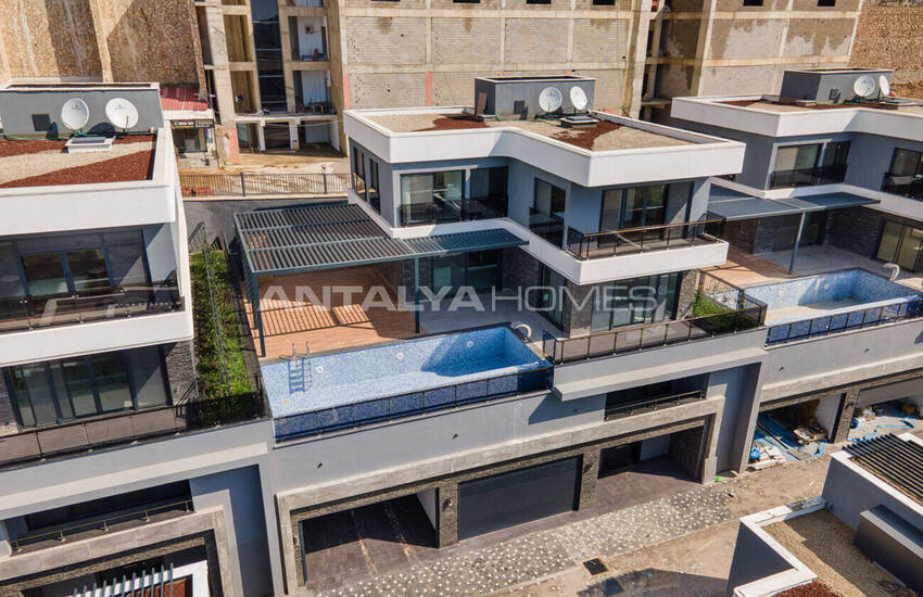 Alanya'da Özel Bahçeli ve Kale Manzaralı Lüks Villalar 2