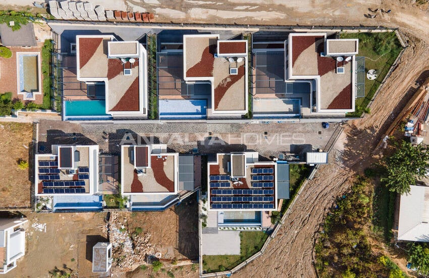 Alanya'da Özel Bahçeli ve Kale Manzaralı Lüks Villalar 5