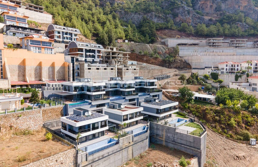 Alanya'da Özel Bahçeli ve Kale Manzaralı Lüks Villalar 8