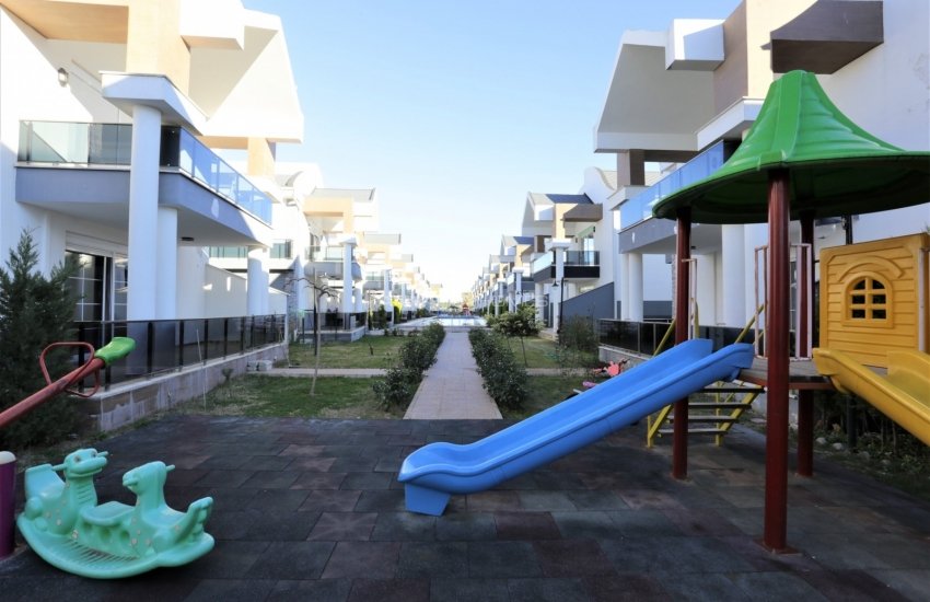 Detached Houses with Contemporary Design in Dosemealti 4