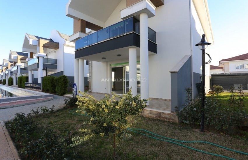 Detached Houses with Contemporary Design in Dosemealti 6