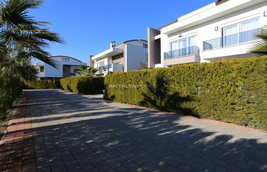 Spacious Triplex Houses with Private Gardens in Dosemealti 12