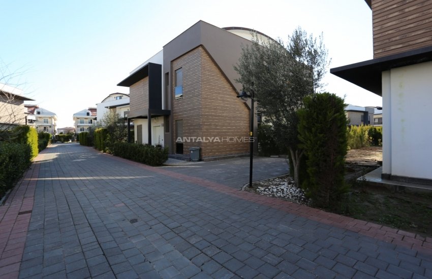 Spacious Triplex Houses with Private Gardens in Dosemealti 13