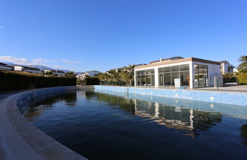 Spacious Triplex Houses with Private Gardens in Dosemealti 3