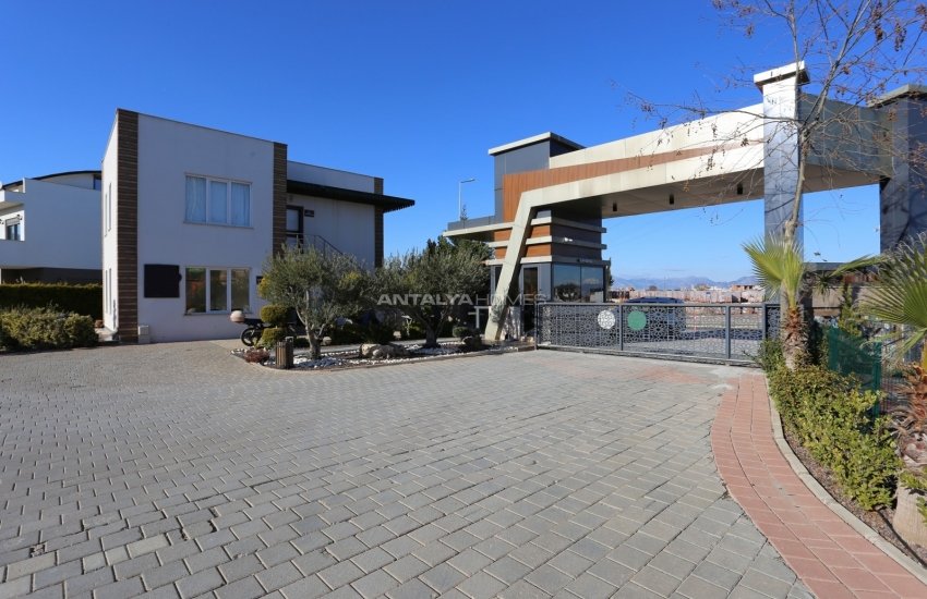 Spacious Triplex Houses with Private Gardens in Dosemealti 5