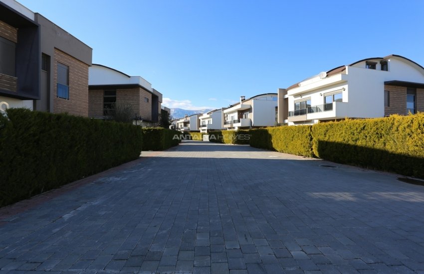 Spacious Triplex Houses with Private Gardens in Dosemealti 8