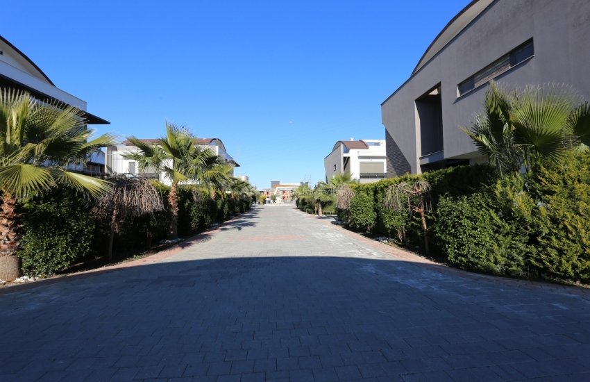 Spacious Triplex Houses with Private Gardens in Dosemealti 9