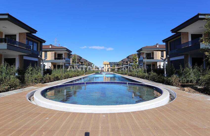 Fristående Villa I Ett Komplex Med Gemensam Pool I Dosemealti 1