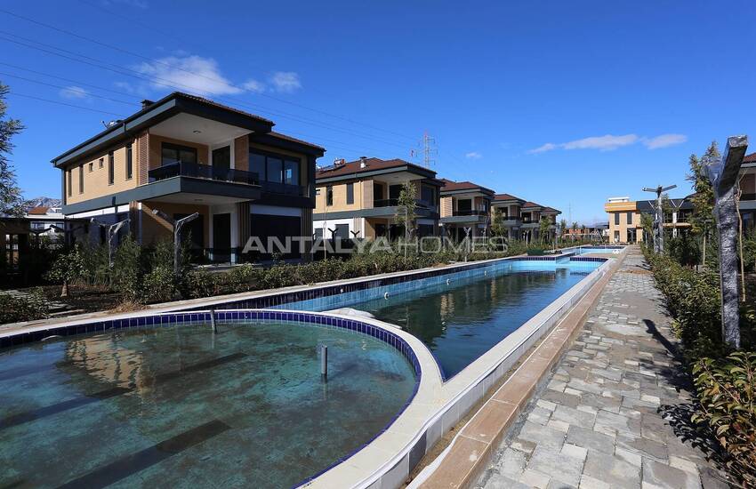 Fristående Villa I Ett Komplex Med Gemensam Pool I Dosemealti 2