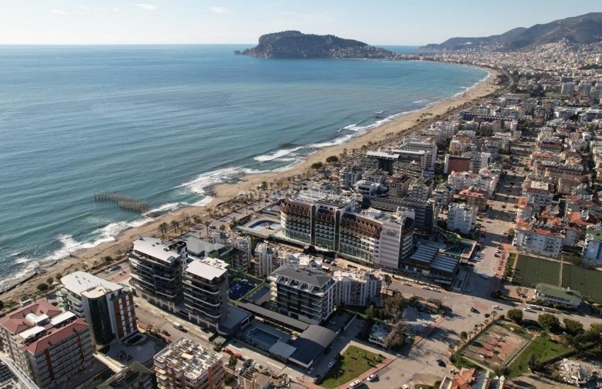Beachfront Luxury Flats Close to Amenities in Alanya Tosmur 1