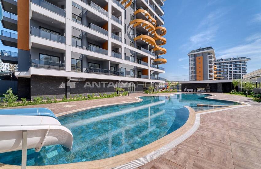 Alanya'da Sahile Yürüme Mesafesinde Kapsamlı Sitede Daireler