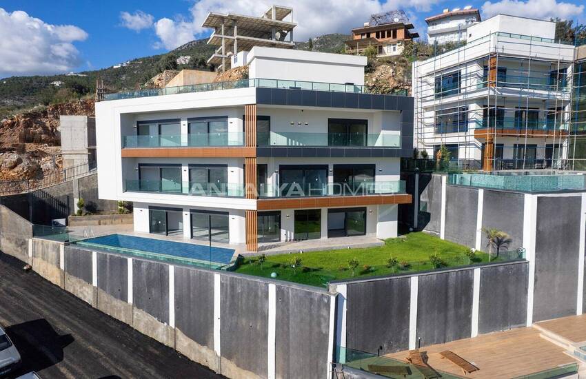 Alanya'da Muhteşem Deniz Manzarası Sunan Havuzlu Villalar 1