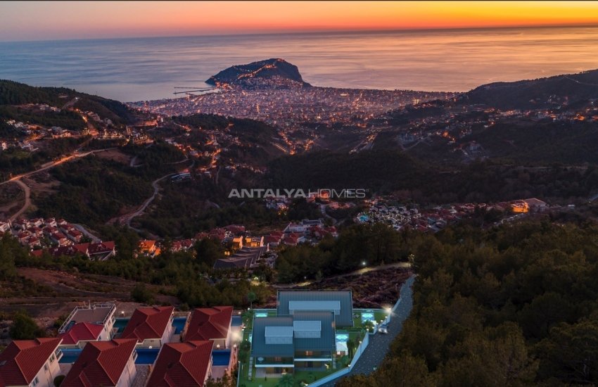 Spacious Villas with Amazing Sea and City View in Alanya 3