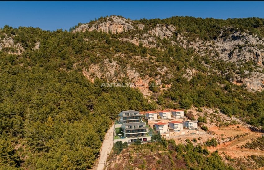 Spacious Villas with Amazing Sea and City View in Alanya 4