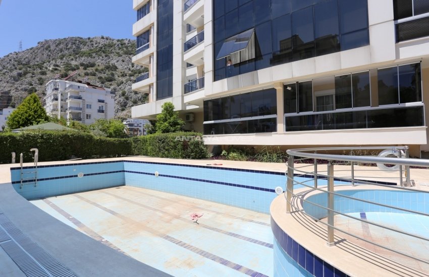 Contemporary Apartment with Mountain View in Antalya 9