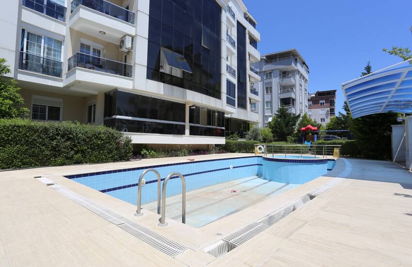 Contemporary Apartment with Mountain View in Antalya