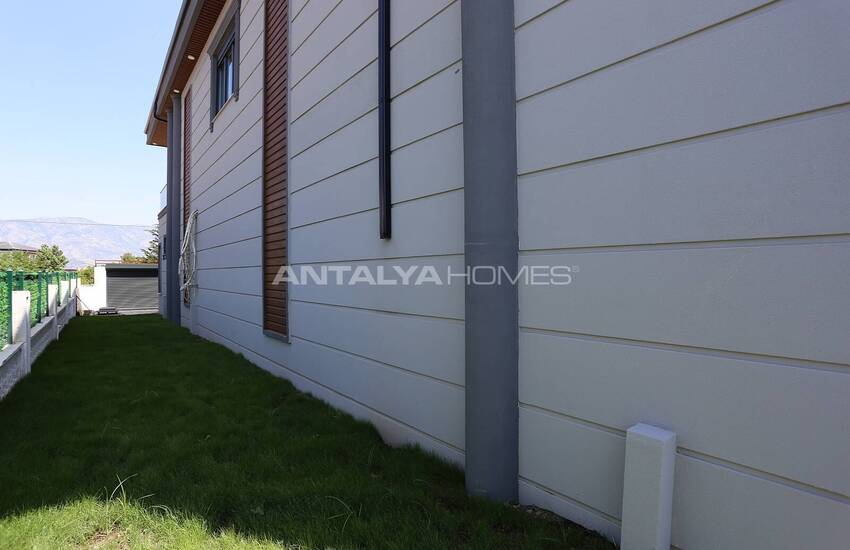 Spacious Villa with 4 En-suite Bathrooms in Dosemealti 9