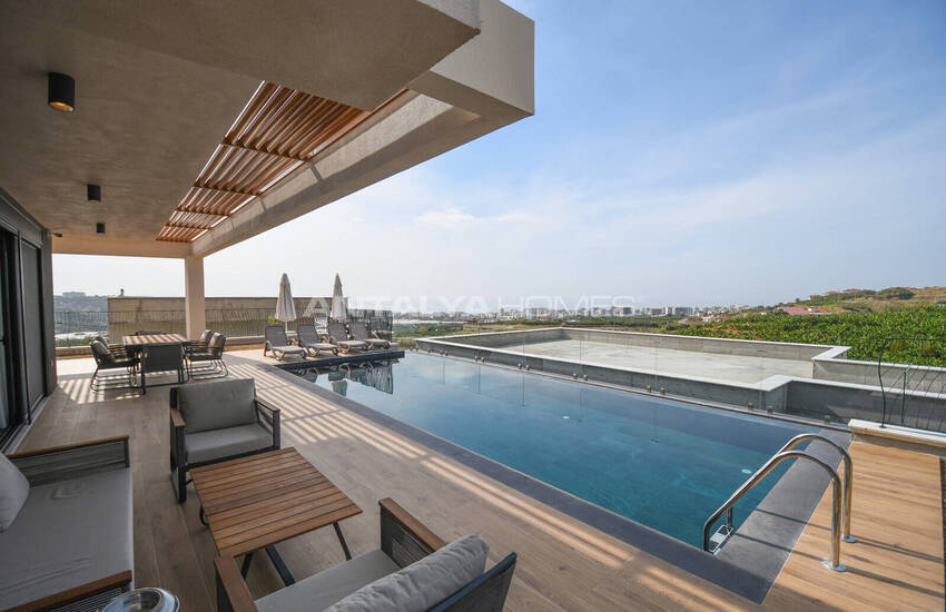 Luxury Houses with Private Pools and Gardens in Alanya