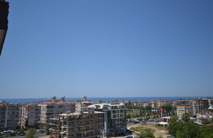 Alanya'da Eşsiz Şehir ve Deniz Manzaralı Satılık Lüks Daire 1