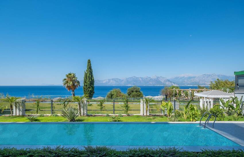 Seafront Apartment with Sea and Mountain Views in Antalya