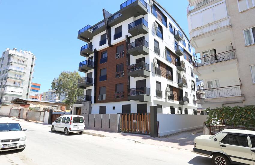Muratpaşa'da Yeni Binada Taşınmaya Hazır Satılık Daire