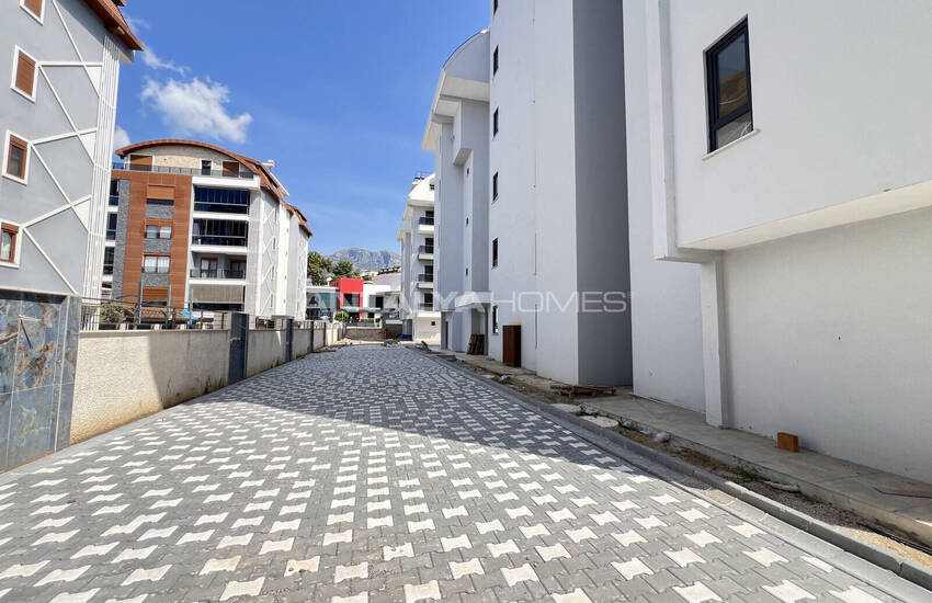 Real Estate in a Complex with Swimming Pool in Alanya Oba 4