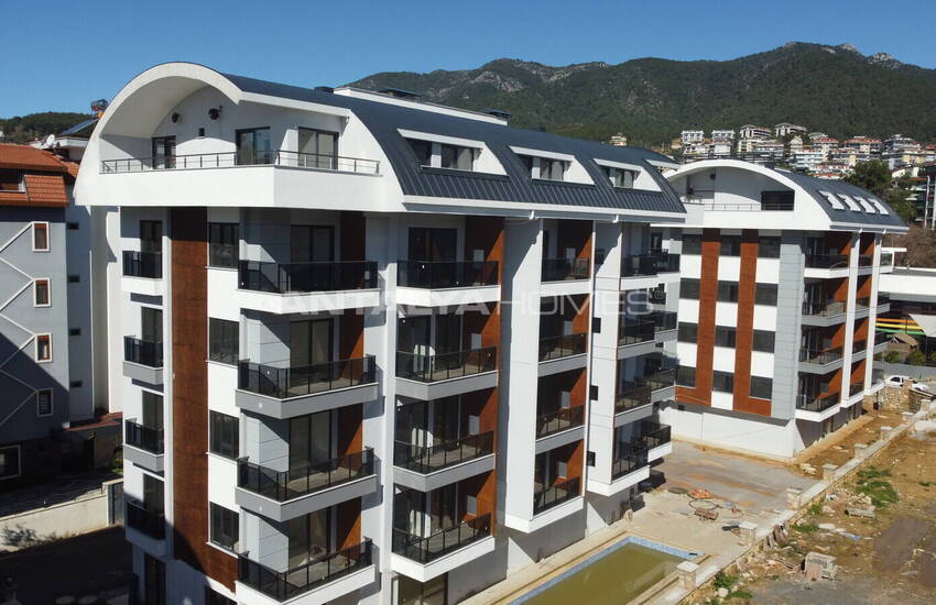 Real Estate in a Complex with Swimming Pool in Alanya Oba 1