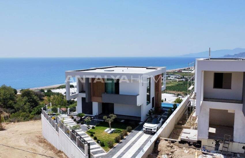 Detached Villas with Pool Close to the Sea in Alanya Yesiloz