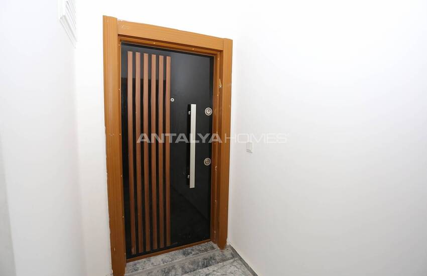 Spacious Apartments with Closed Parking Lot in Muratpaşa 10