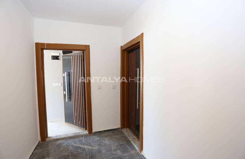 Spacious Apartments with Closed Parking Lot in Muratpaşa 9