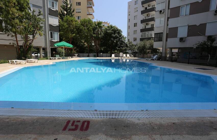 Spacious Apartment in a Complex with Swimming Pool in Muratpasa 2