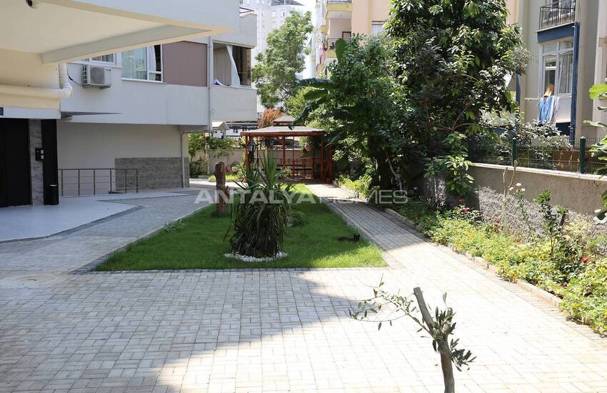 Spacious Apartment in a Complex with Swimming Pool in Muratpasa 11