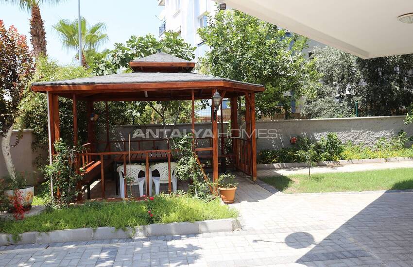 Spacious Apartment in a Complex with Swimming Pool in Muratpasa 12