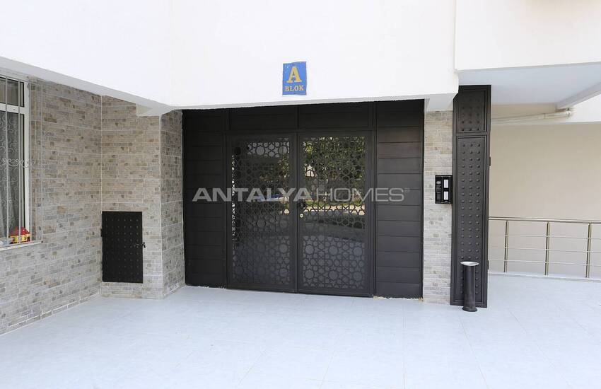 Spacious Apartment in a Complex with Swimming Pool in Muratpasa 14