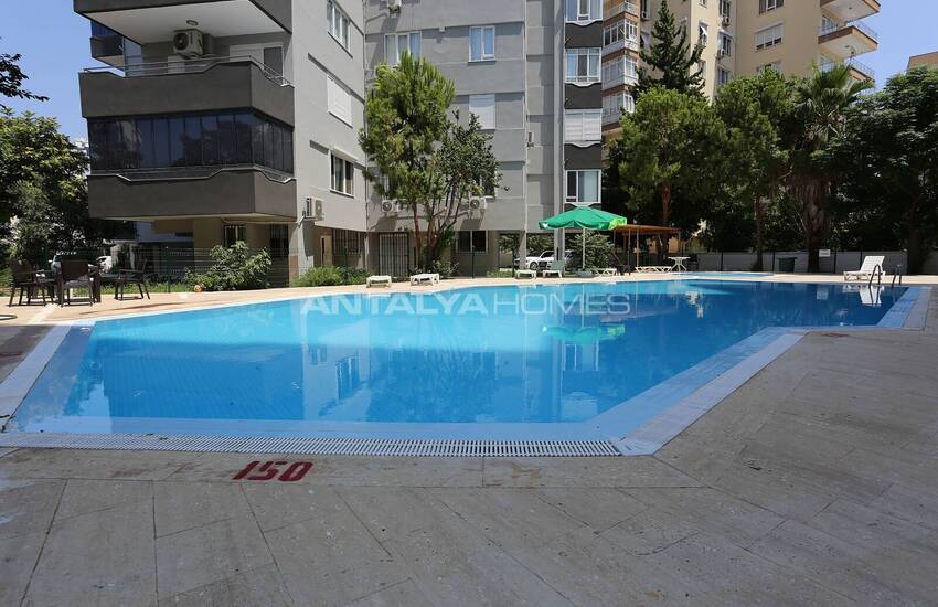 Spacious Apartment in a Complex with Swimming Pool in Muratpasa 4