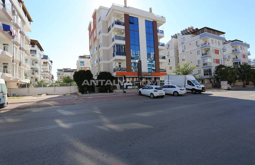 Antalya Konyaaltı'nda Denize Yakın Eşyalı Satılık Daire 1