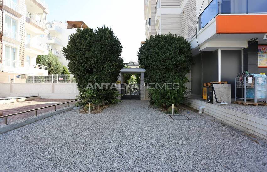 Antalya Konyaaltı'nda Denize Yakın Eşyalı Satılık Daire 3