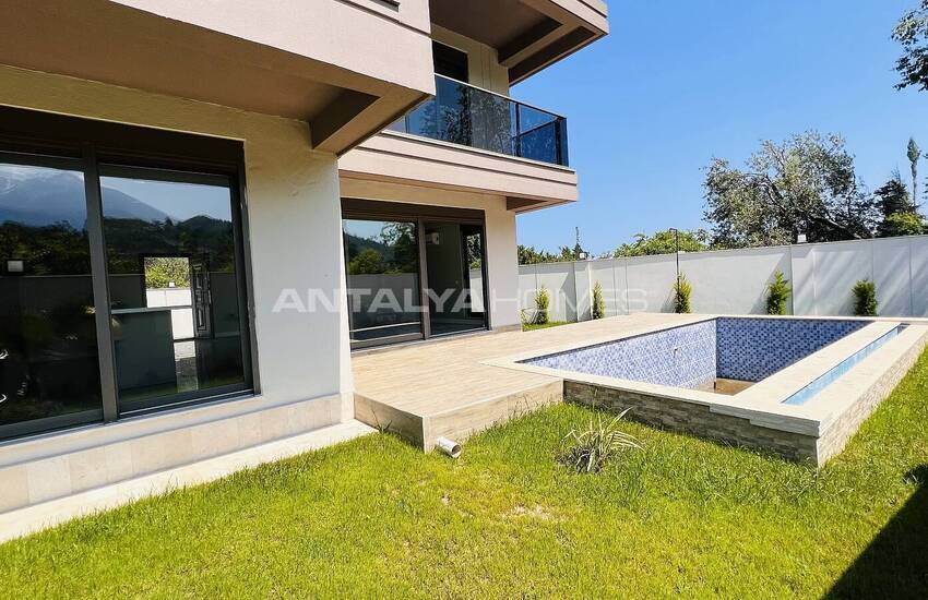 Detached House with Spacious Living Spaces in Kemer Antalya 1
