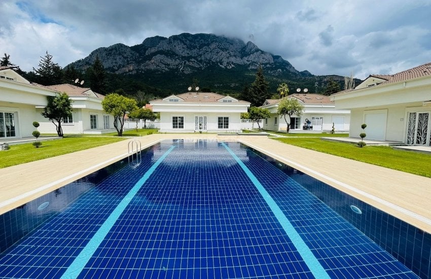 Villa Mit Bergblick In Einem Projekt Mit Schwimmbad In Kemer 2