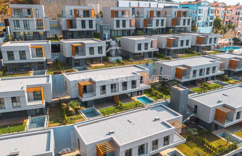 Luxe Detached Houses Within Walking Distance of the Sea in Alanya