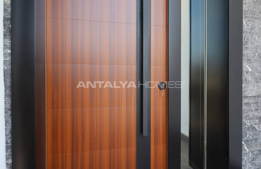 Antalya Merkeze Yakın Satılık Havuzlu Müstakil Ev 7