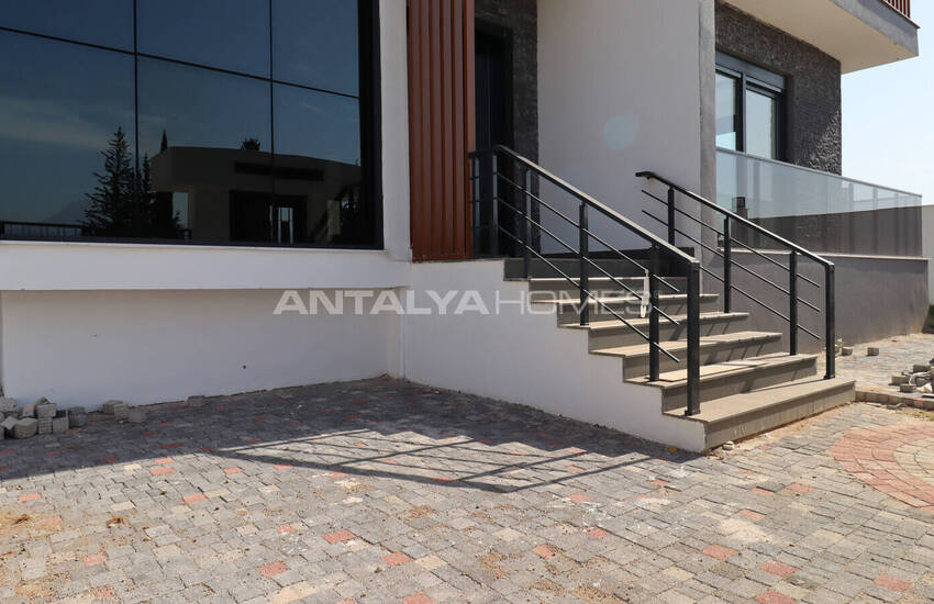 Antalya Merkeze Yakın Satılık Havuzlu Müstakil Ev 5