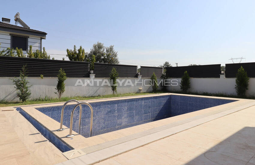 Antalya Merkeze Yakın Satılık Havuzlu Müstakil Ev 1