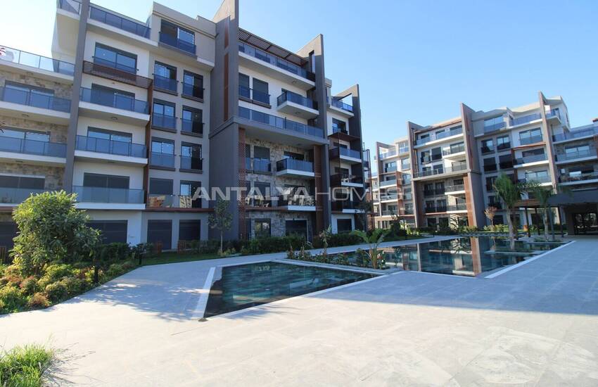 Spacious Flats in a Complex with Pool and Security in Altintas