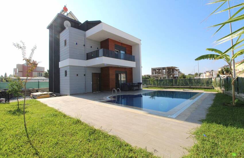 Spacious Villas Suitable for a Private Life in Kadriye 1