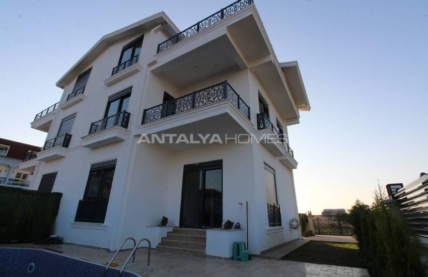 ویلاهایی با استخر و باغ نزدیک به زمین گلف در بلک 2