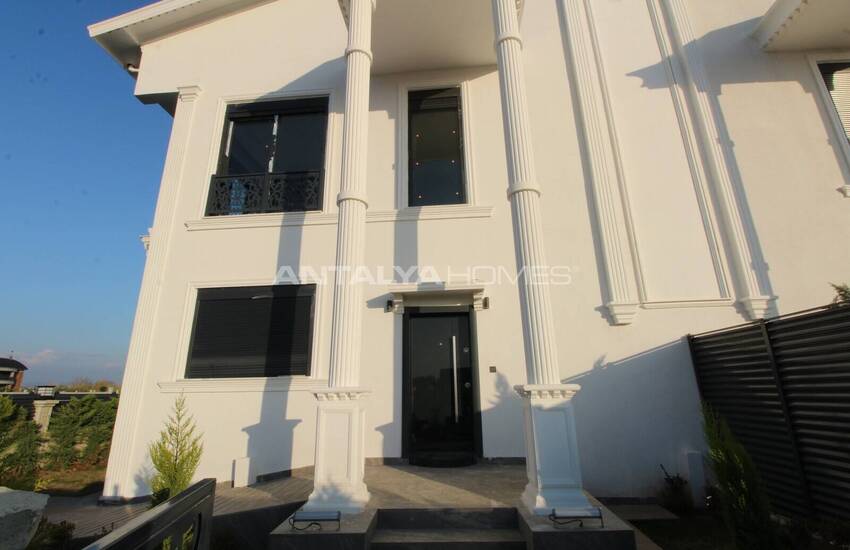 ویلاهایی با استخر و باغ نزدیک به زمین گلف در بلک 7