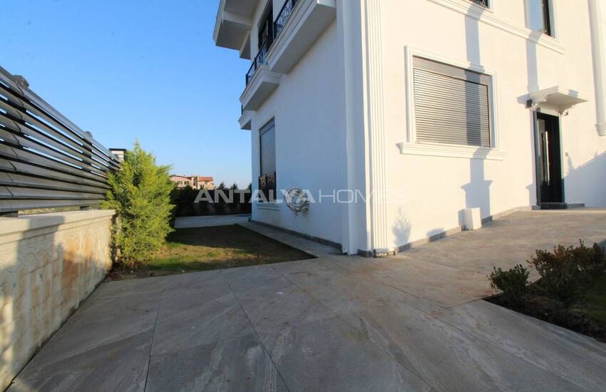 ویلاهایی با استخر و باغ نزدیک به زمین گلف در بلک 8