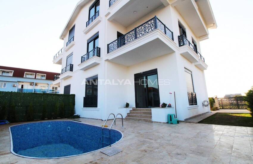 ویلاهایی با استخر و باغ نزدیک به زمین گلف در بلک 9